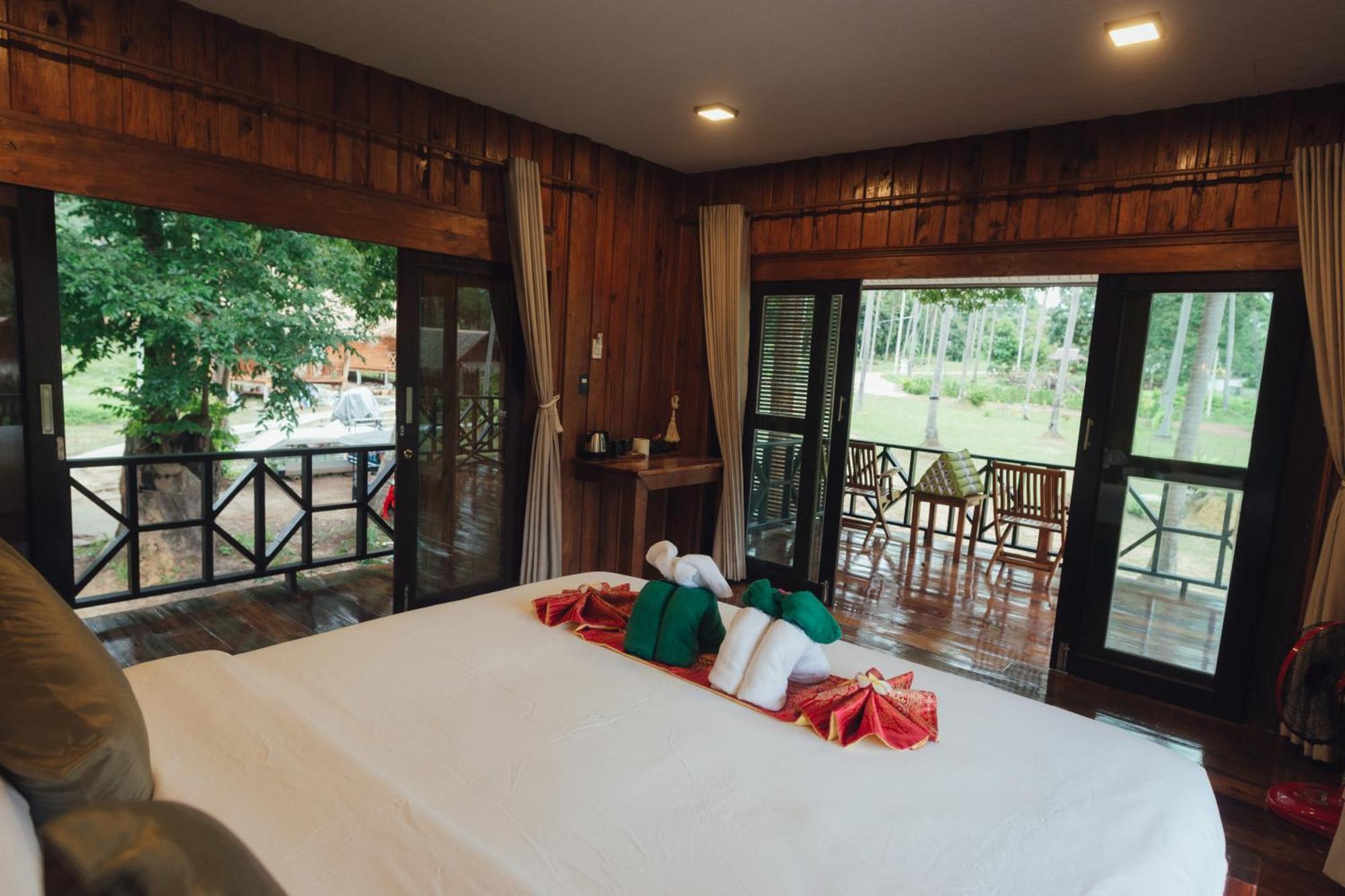 Coco Canopy Boutique Resort Koh Jum Exteriör bild