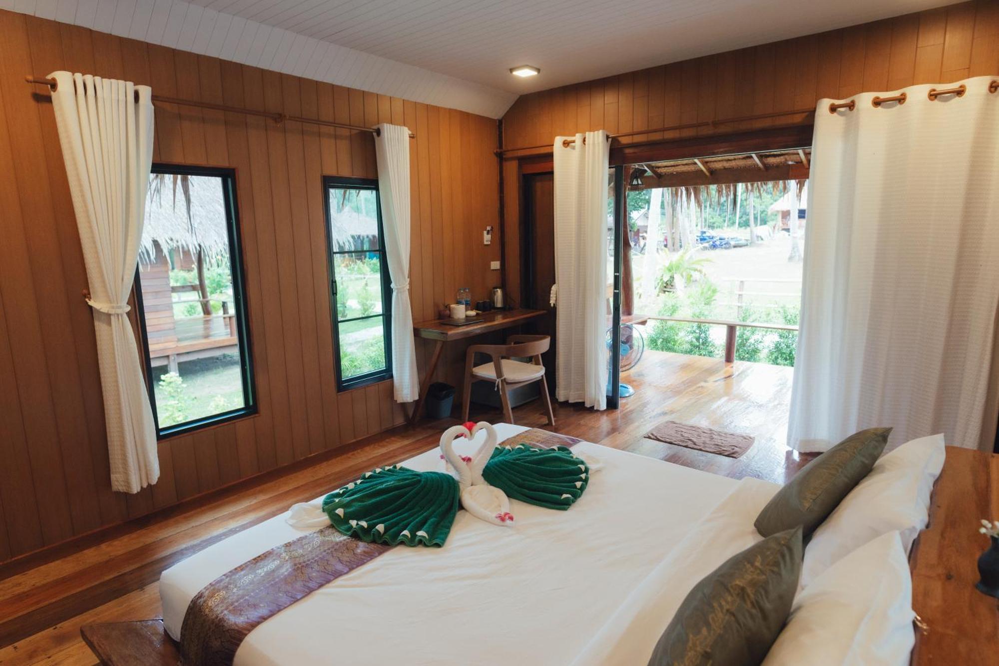 Coco Canopy Boutique Resort Koh Jum Exteriör bild