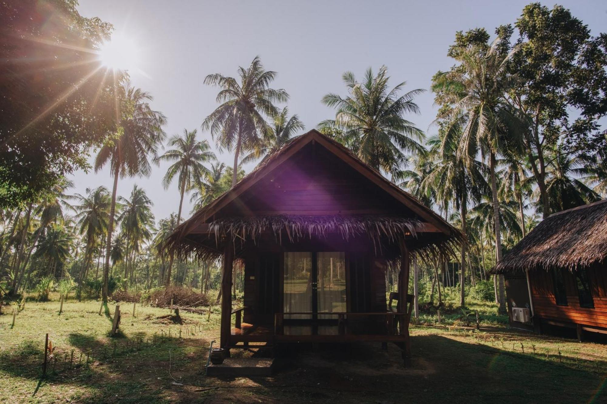 Coco Canopy Boutique Resort Koh Jum Exteriör bild